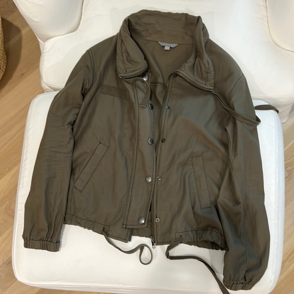 Rubbish military Green Cargo jacket, Size Small.